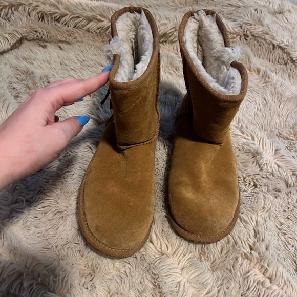 UGG Koolaburra Victoria Short Boot Youth 5 - Picture 3 of 6